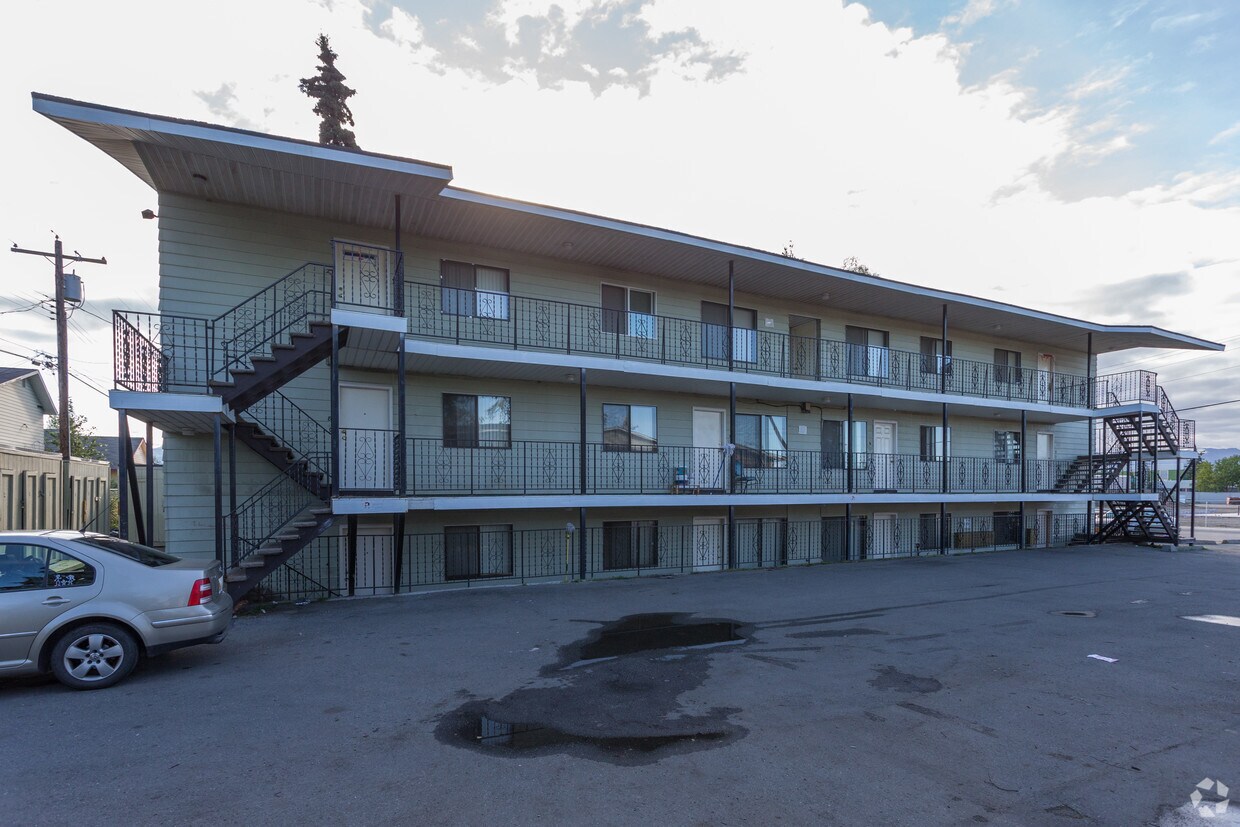 Building Photo - 3741 Richmond Ave