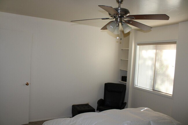 Foto del edificio - 2459 Indian Springs Ln