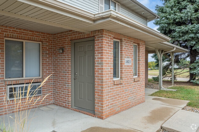 Entry - Parkway Court Apartments