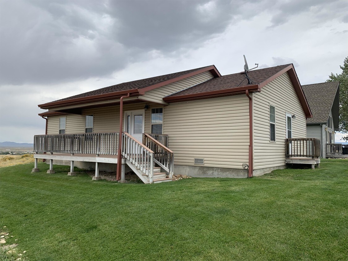 105 Hyland Ct, Saratoga, WY 82331 House Rental in Saratoga, WY