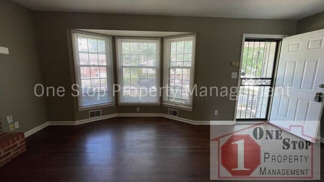 Building Photo - Beautiful 3 Bedroom/ 1.5 Bathroom Home in ...