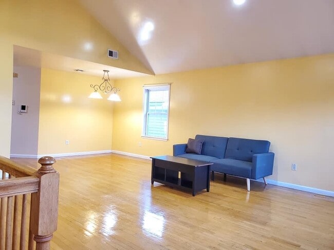 Building Photo - 27 Jewett Ave