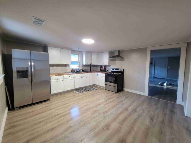 Foto del edificio - 4 Jordan Ln