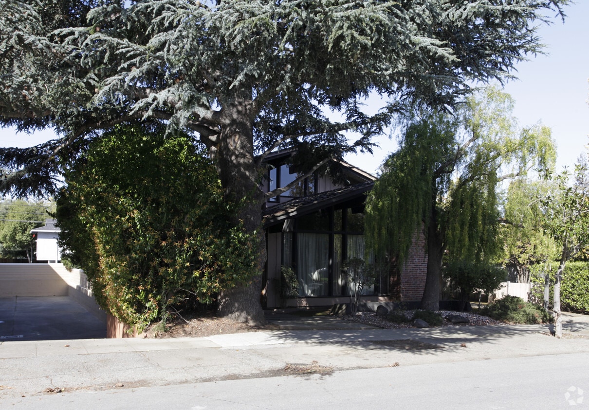 Building Photo - 534 Tyndall St