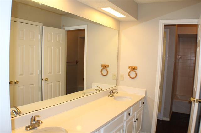 Building Photo - 13233 Fall Manor Dr