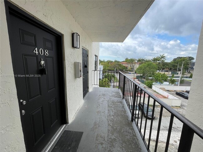 Foto del edificio - 3300 S Dixie Hwy