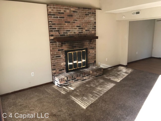 Foto del edificio - 303-305 Maple Grove Way
