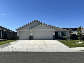 Building Photo - 10518 Chinook Dr