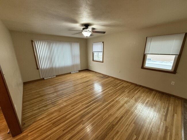 Building Photo - 722 13th Ave