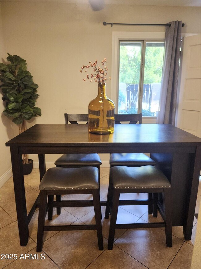 Foto del edificio - 4205 N 81st St