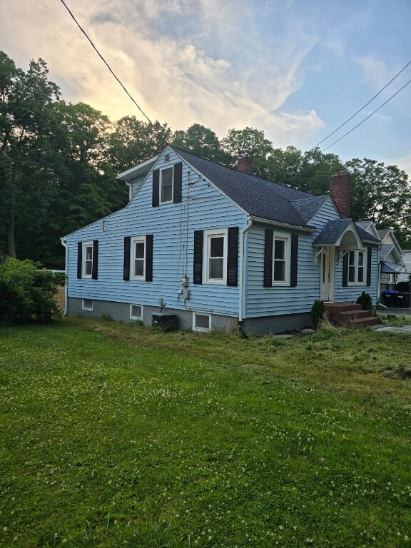 Building Photo - 1144 Main St