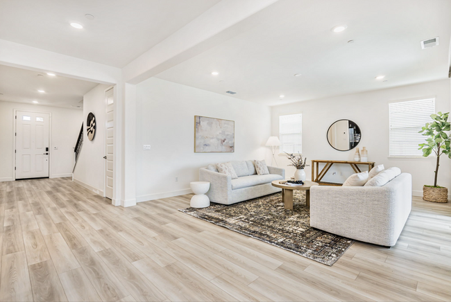 Building Photo - 4976 Gold Rush Dr