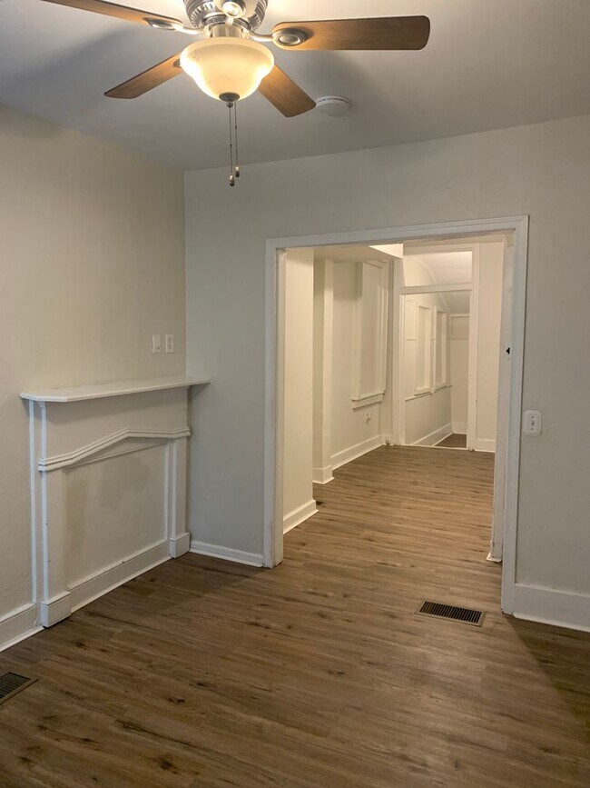 Foto del edificio - Cozy 1 Bedroom House with bonus loft, yard...