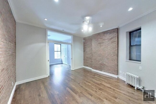 Building Photo - Tenth Avenue