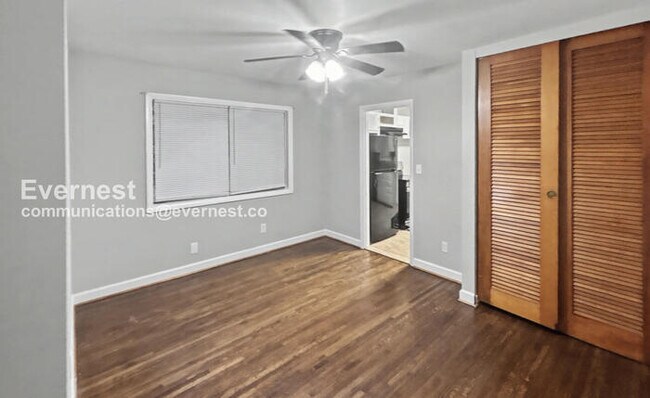 Building Photo - 244 E Haven Dr