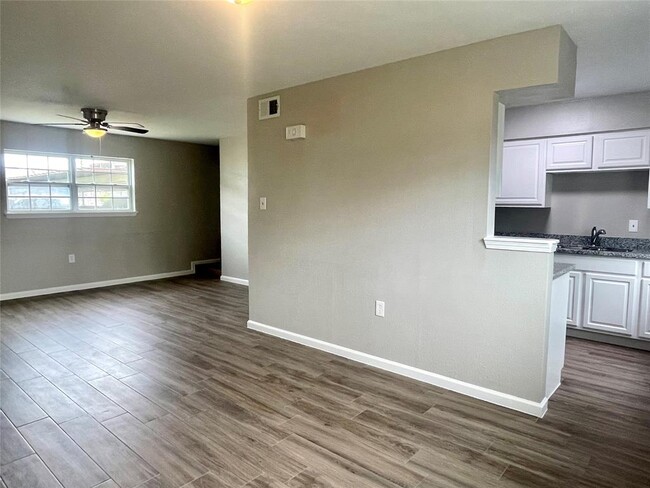 New fixtures throughout - 1914 Larrabee St