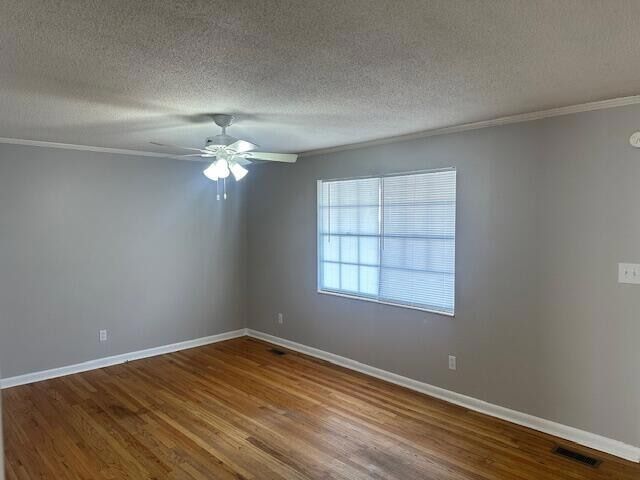 Foto del edificio - 208 SE Dockery Ln