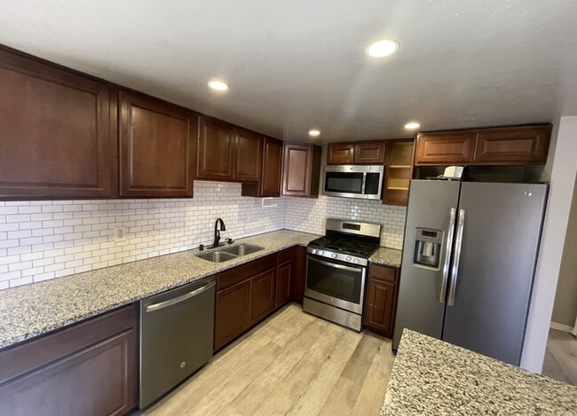 Foto del edificio - Awesome home rental opportunity at Ukiah C...