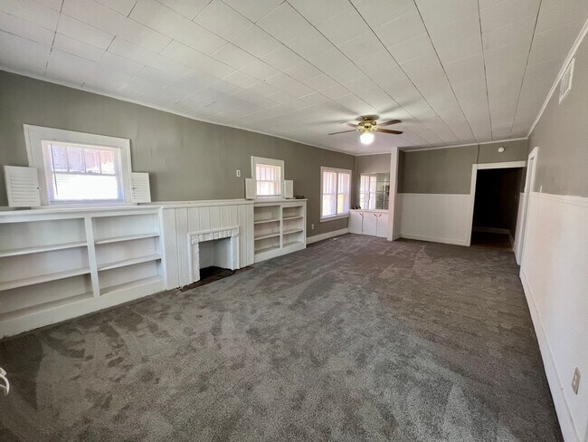 Foto del edificio - AVAILABLE NOW!