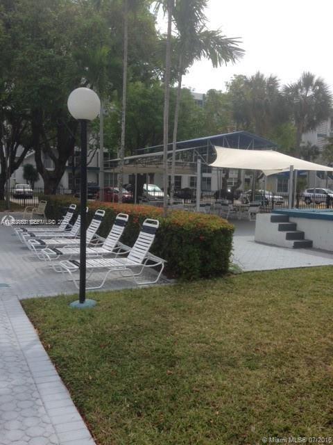 Foto del edificio - 200 177th Dr