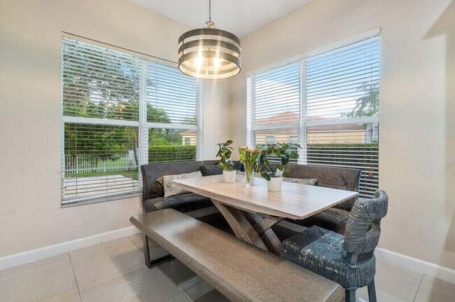 Foto del edificio - 9271 Madewood Ct