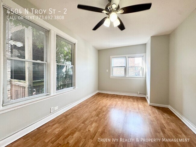 Foto del edificio - 4504 N Troy St