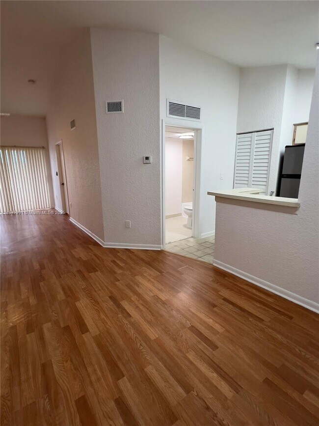 Foto del edificio - 2861 N Oakland Forest Dr
