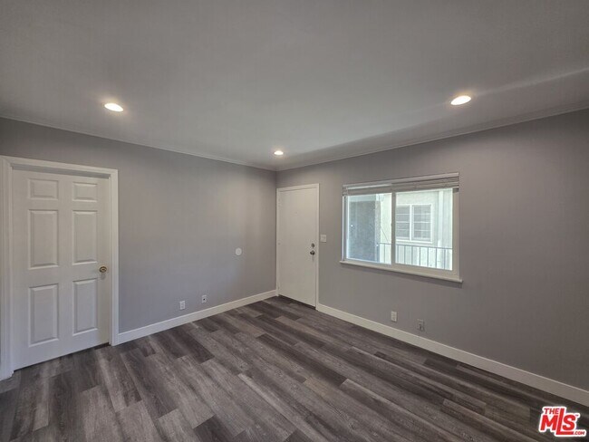 Foto del edificio - 105 Roswell Ave