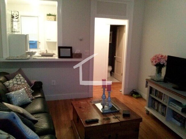 Building Photo - Brighton 1 bed with heat and hot water inc...