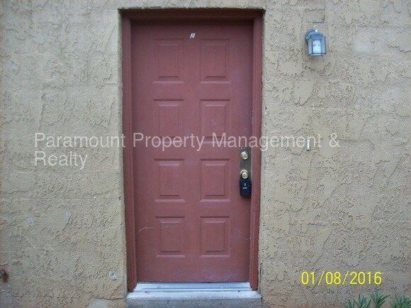 Building Photo - 922 N Pueblo Dr