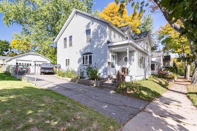 Building Photo - 116 N 7th Ave