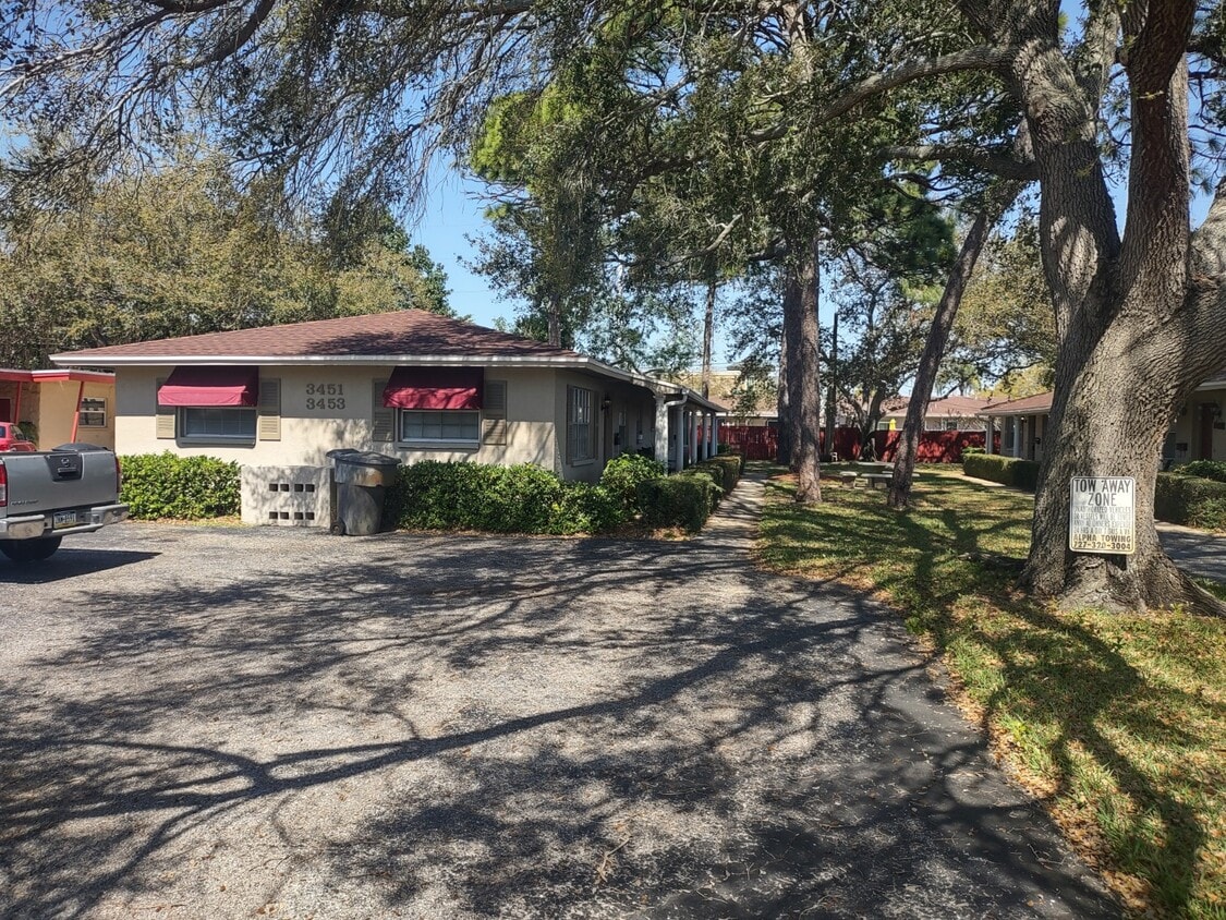 Foto principal - 3453 16th Ave N