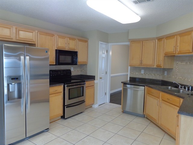 Building Photo - 9225 Loganberry Lane