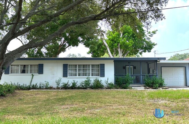 Building Photo - 3BR, 2BA Home with Fenced Yard & Stainless...