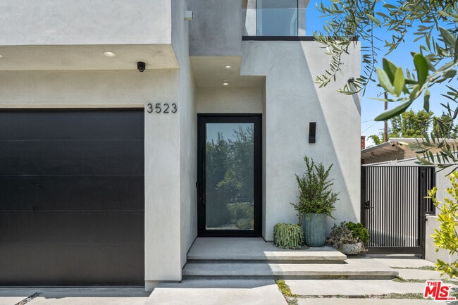 Building Photo - 3523 Greenwood Ave