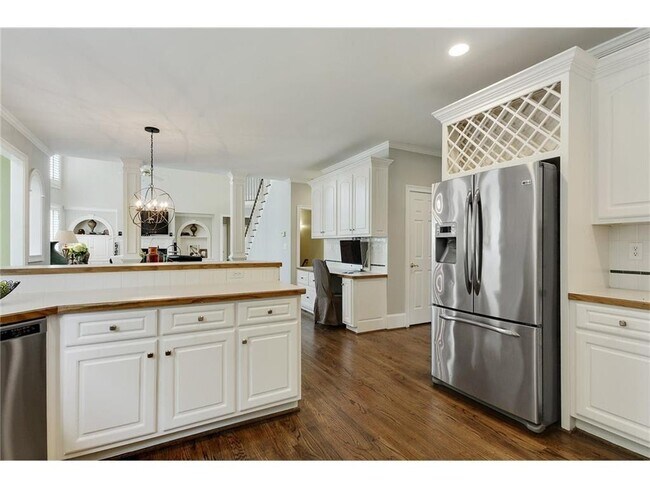 Building Photo - 205 Rod Ct