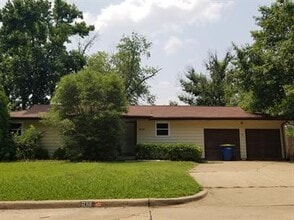 Building Photo - 614 S McFarland St