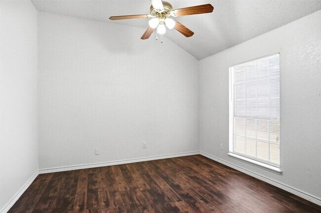 Foto del edificio - 7103 Greenspoint Dr