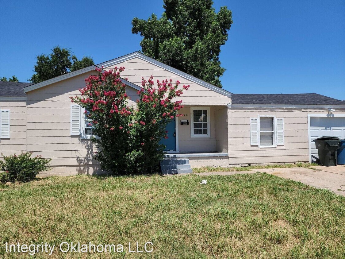 Primary Photo - 2 br, 1 bath House - 900 N. Redbud Dr.