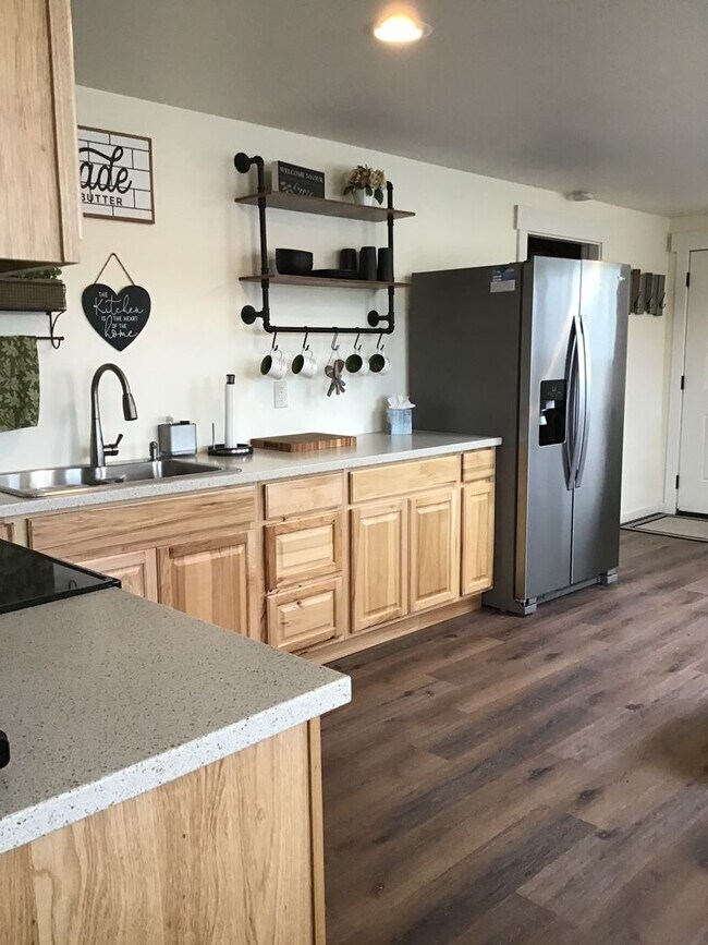 Foto del edificio - For Rent: Fully Furnished Barndominium dow...