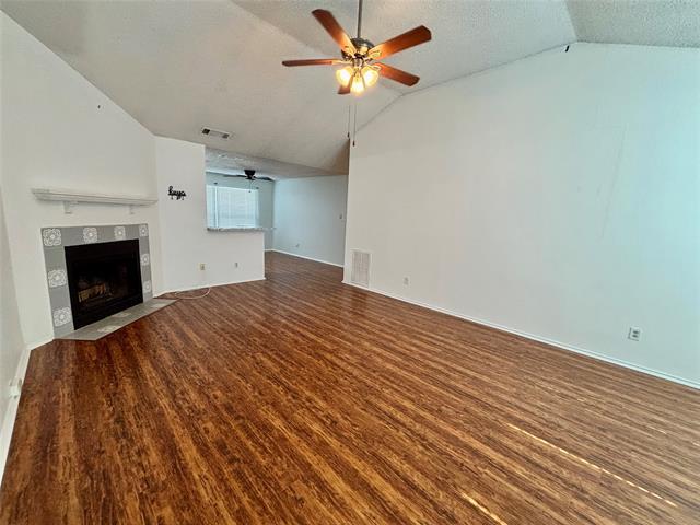 Foto del edificio - 811 Midcreek Dr