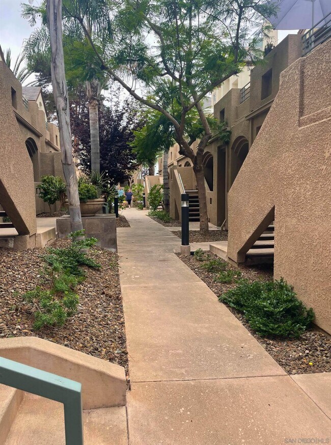 Foto del edificio - 12604 Carmel Country Rd