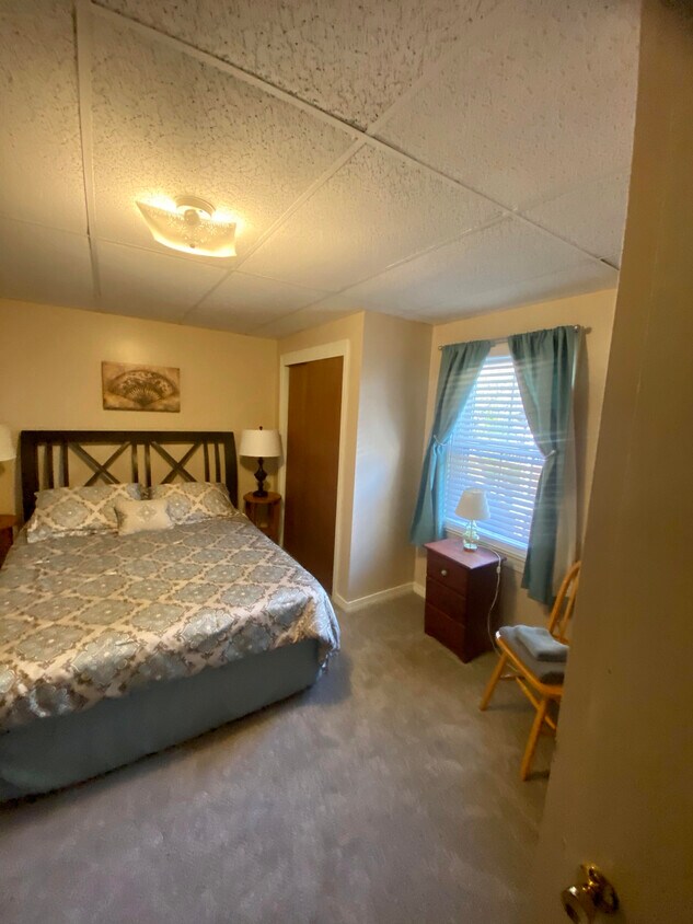 Bedroom - 154 College St