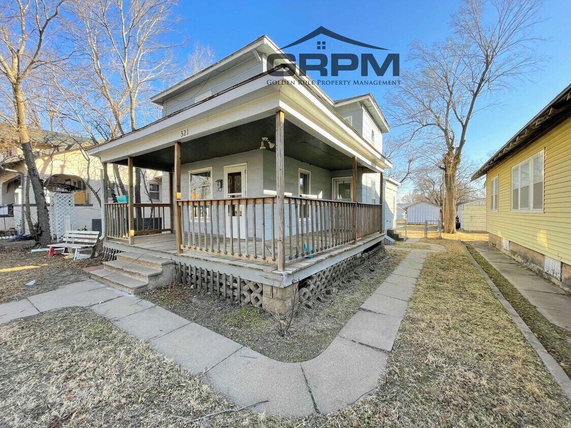 Foto principal - Two Story - 3 bed 2 bath home