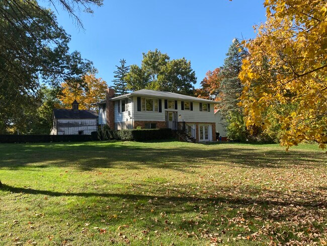 Building Photo - 1305 N Cramer Rd