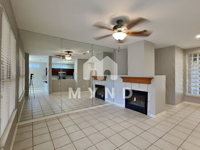 Foto del edificio - 288 Whispering Wind Dr