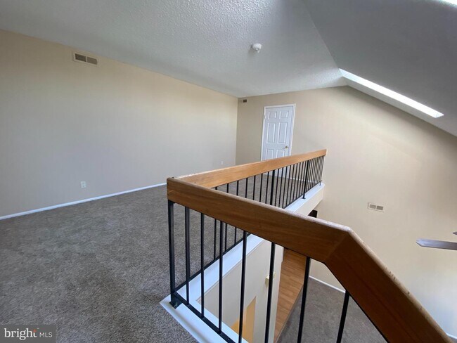Building Photo - 402 Wimbledon Way