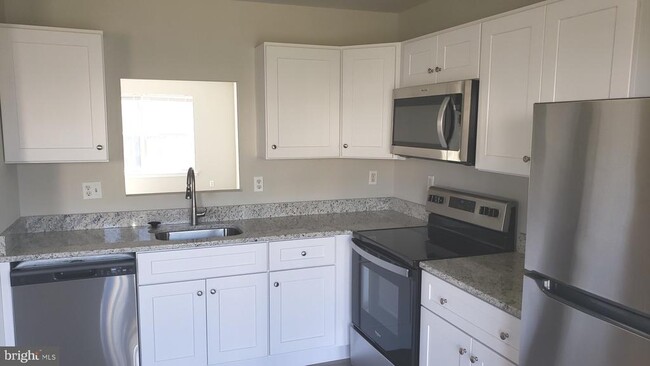 Building Photo - 19 Saddle Ridge Ct