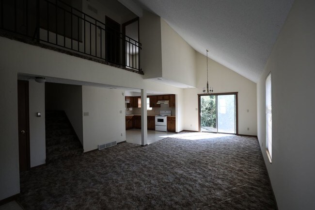 Building Photo - 305 Dains St