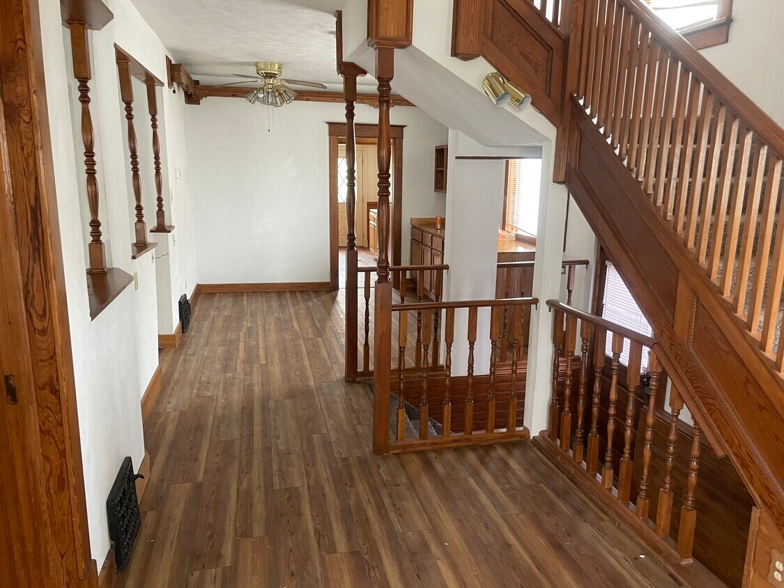 Lots of extra space - 4519 Baldwin Ave